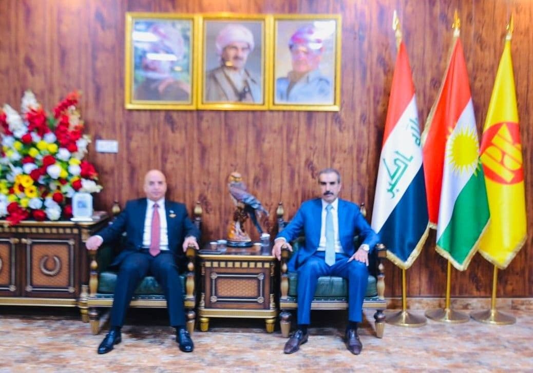 شاخه پنجم حزب دموکرات کردستان هیاتی از نمایندگی مذهبی زرتشتیان در بغداد را دریافت می کند